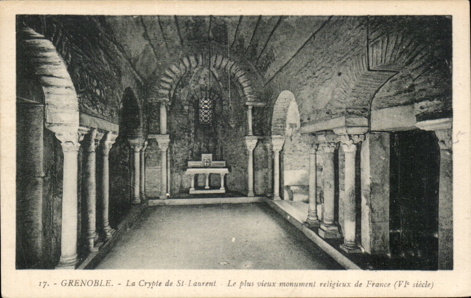 CPA Grenoble La crypte de St laurent Le plus vieux monument religieux de France