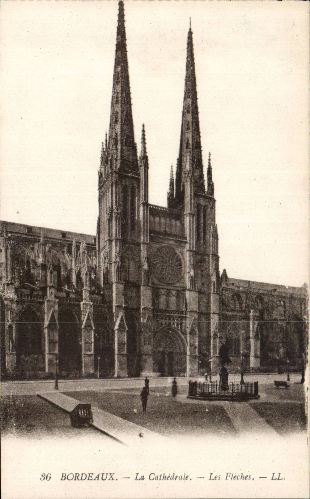 Bordeaux — La Cathédrale — Les Flèches — LL. — N° 36