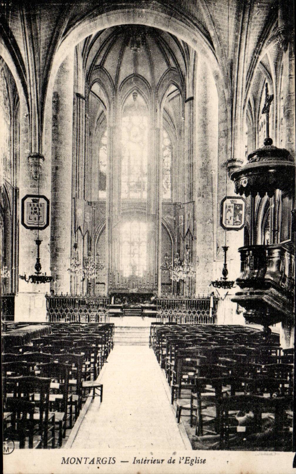 CPA Montargis Interieur de l'eglise