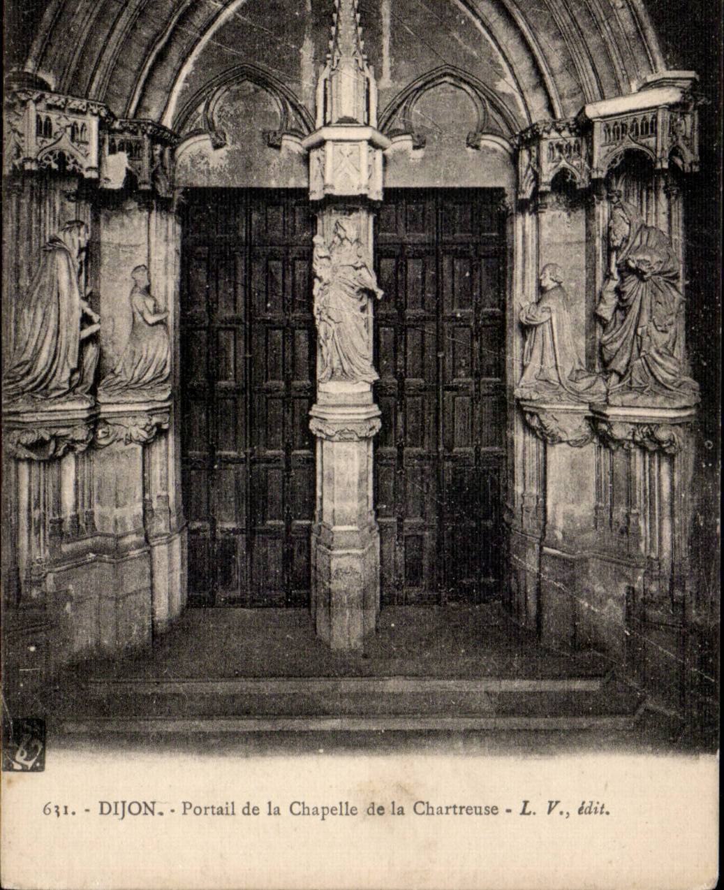 CPA Dijon Portail de la chapelle de la Chartreuse