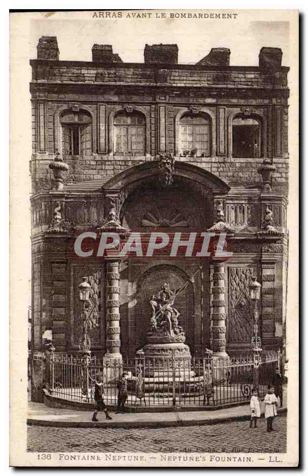 CPA Arras avant le bombardement Fontaine Neptune 