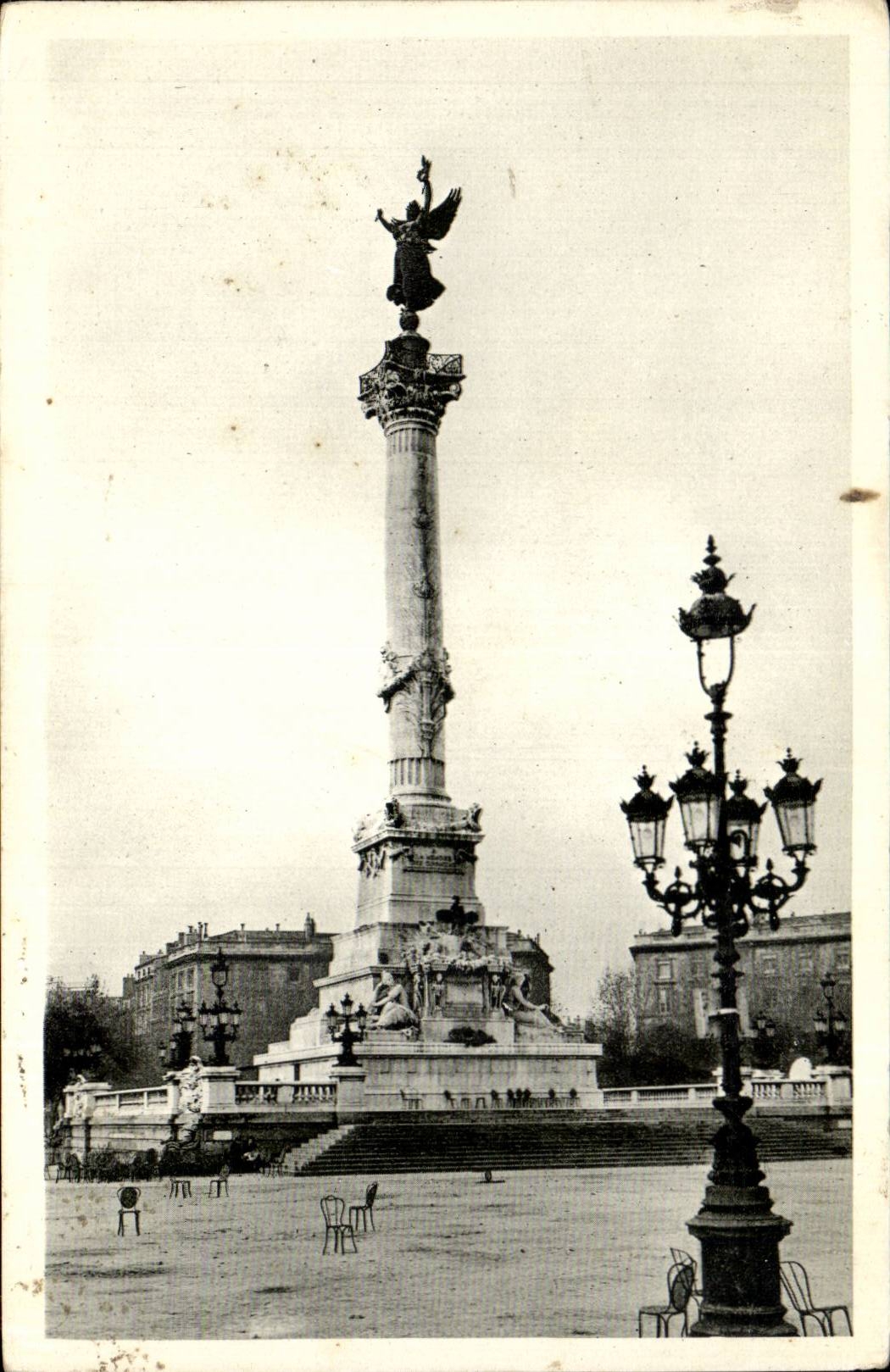 CPA Bordeaux Place des Quinconces Monument des Girondins