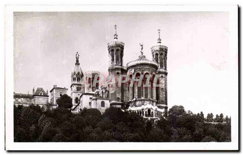 CPSM Lyon Les tours de Notre Dame de Fourviere