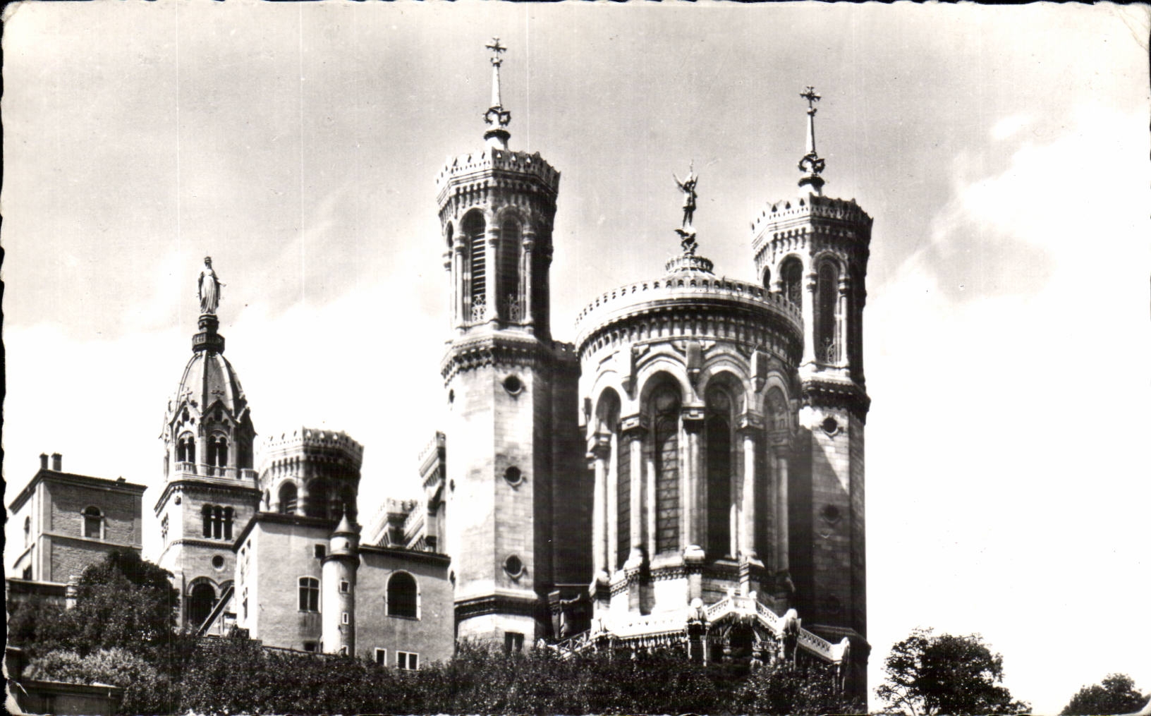 Les Tours de la Basilique Notre-Dame de Fourvière — Lyon — Éditions J. Céllard - Recto
