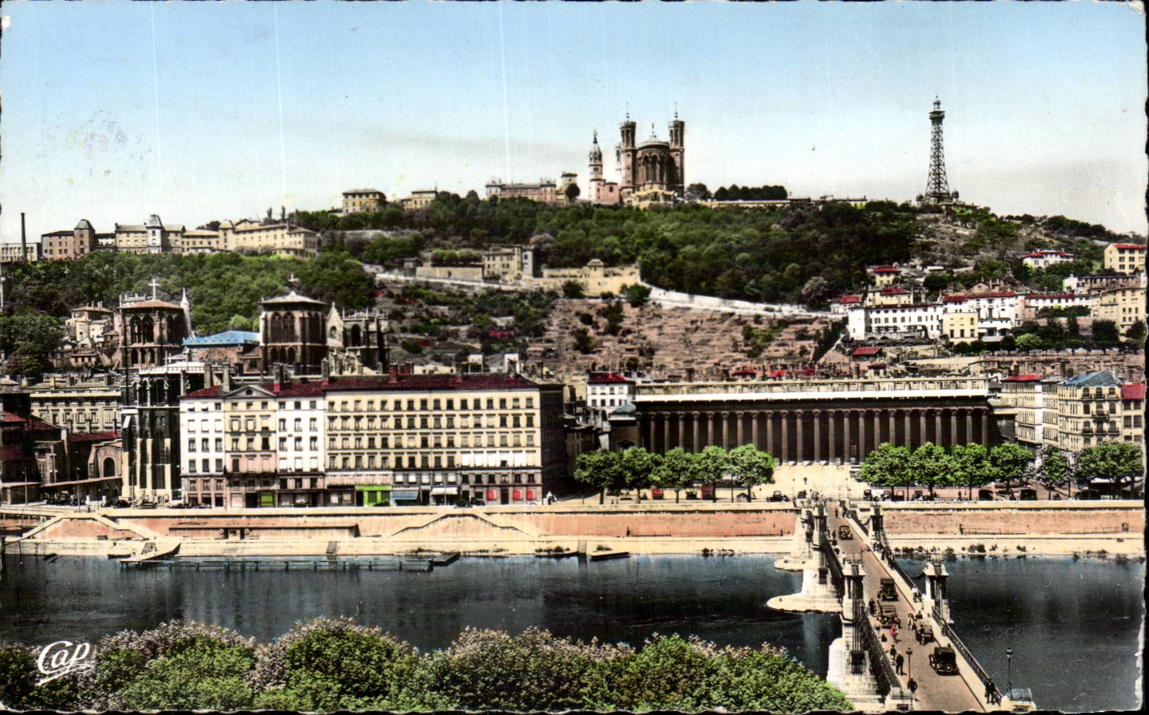 CPSM Lyon Le palais de justice et colline de Fourviere