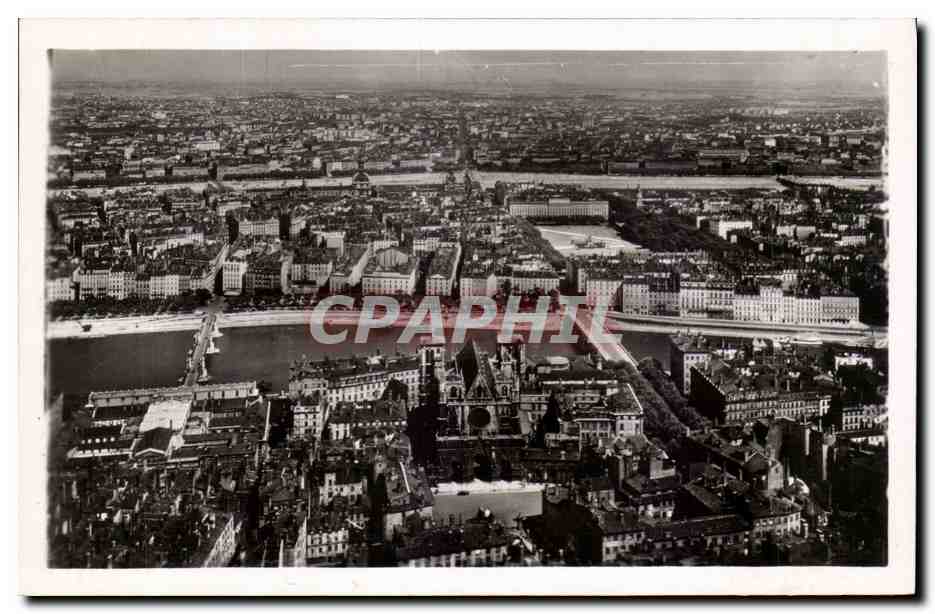LYON — Vue aérienne de la ville — Les Éditions du Cien-Neuf, Lyon