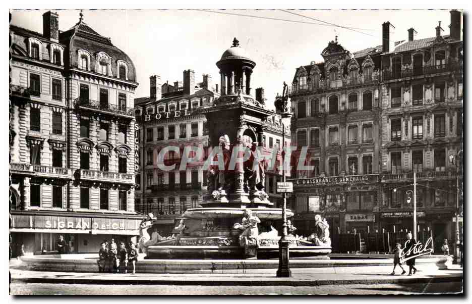 CPSM Lyon Place des Jacobins 