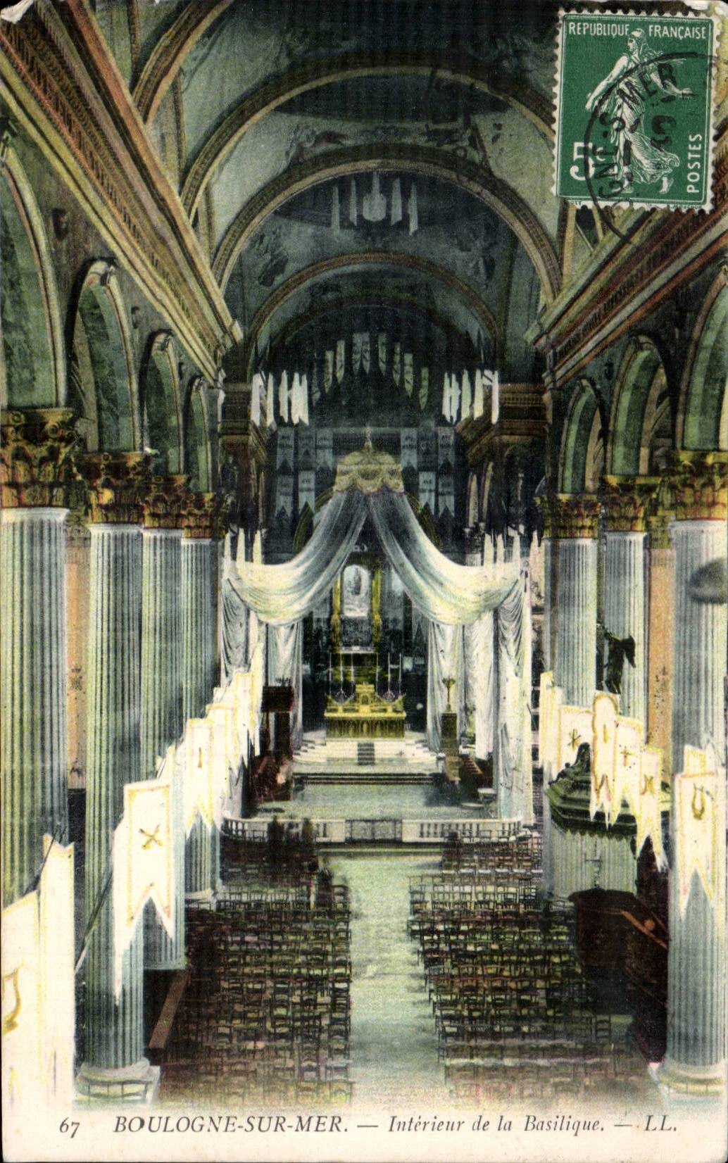 CPA Boulogne sur Mer Interieur de la basilique 