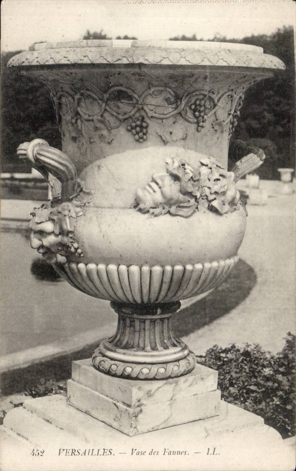 Versailles — Vase des Faunes — L.L. n° 452