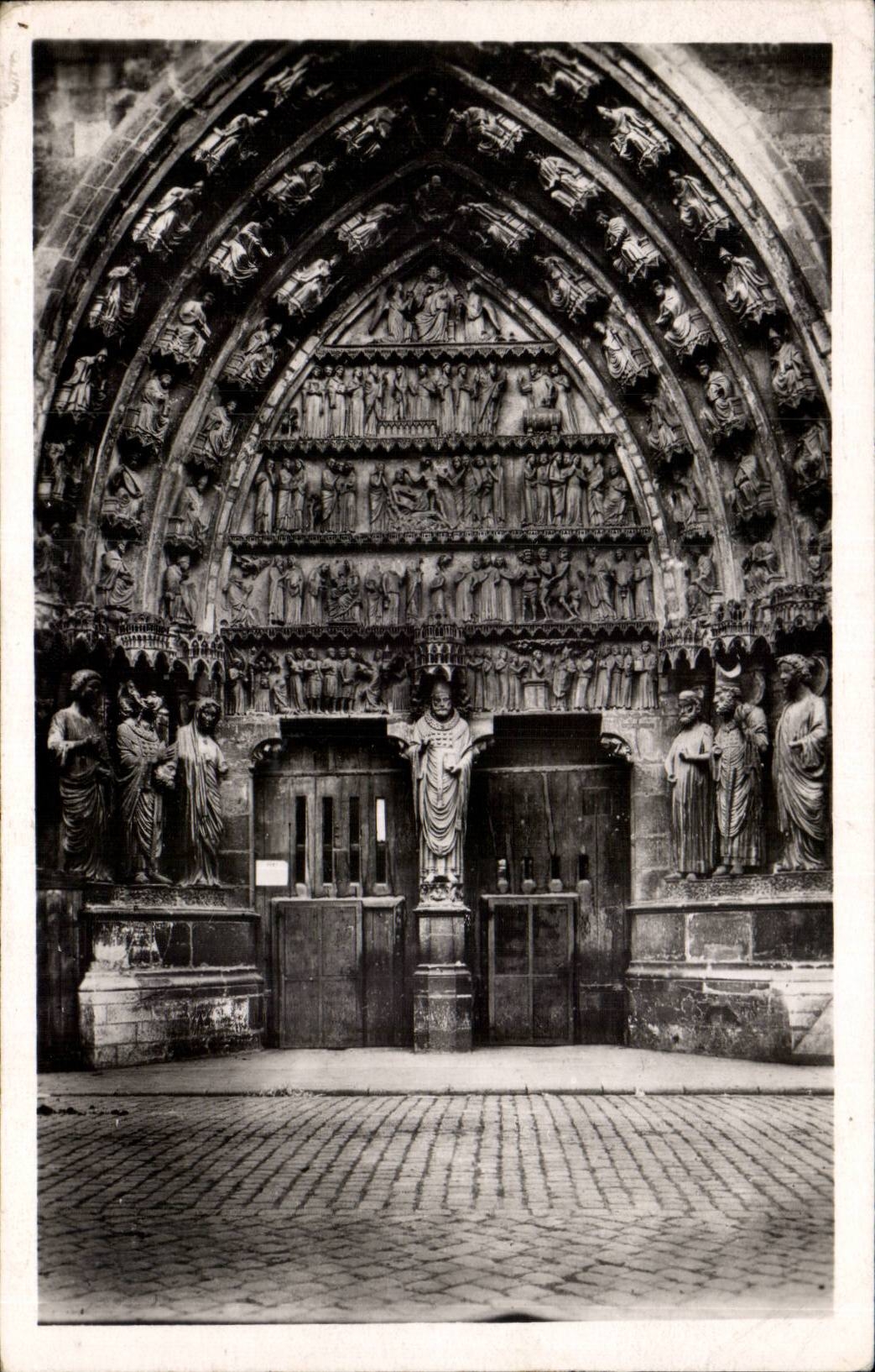 CPA Reims La cathedrale Cote Nord Portail St Sixte