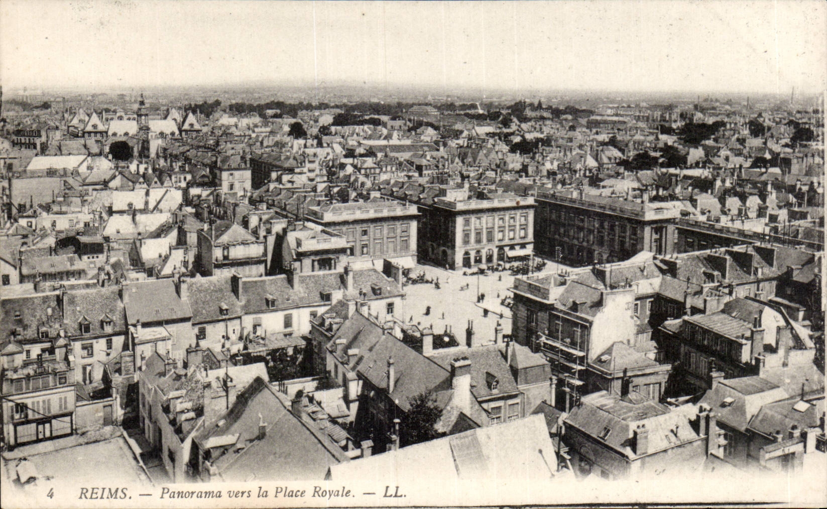 CPA Reims Panorama vers la Place Royale