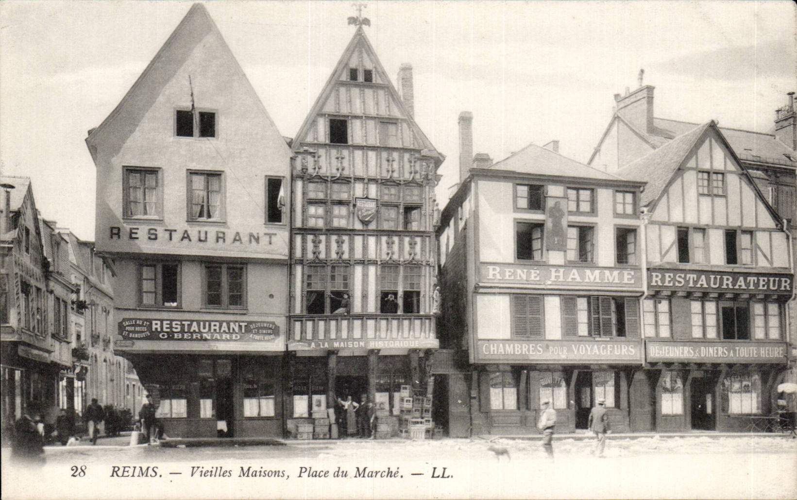 CPA Reims Vieilles maisons Place du marche 