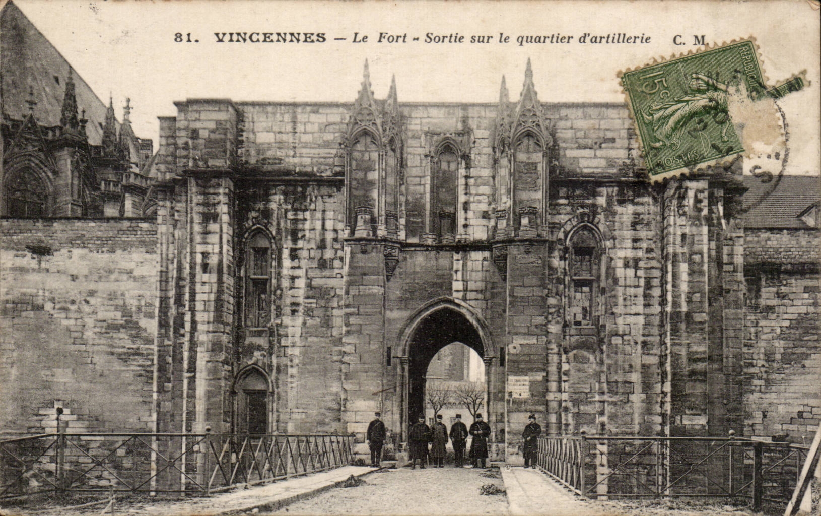 CPA Vincennes Le fort Sortie sur le quartier d artillerie 