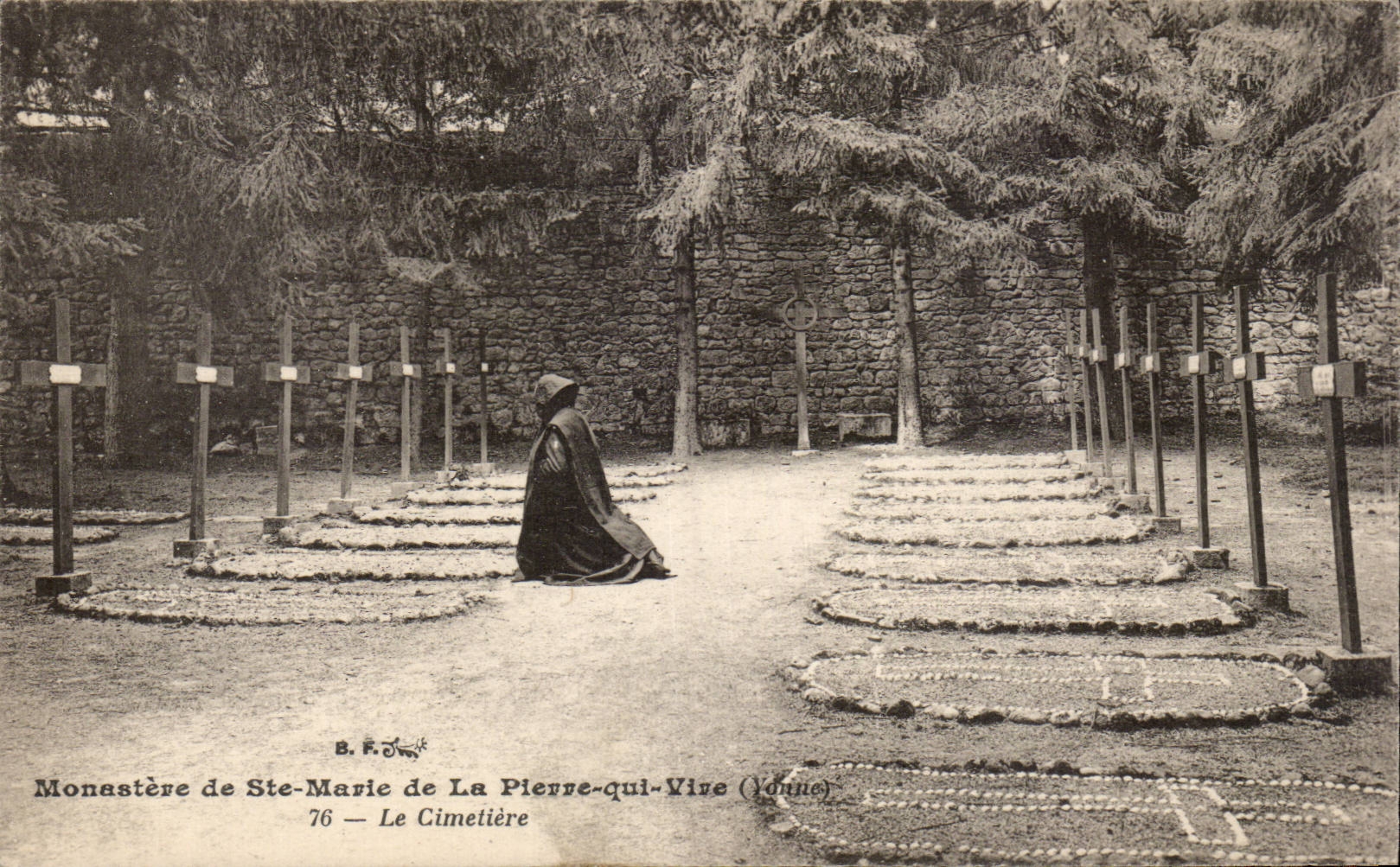 CPA Monastere de Ste Marie de la Pierre qui Vive Le cimetiere 