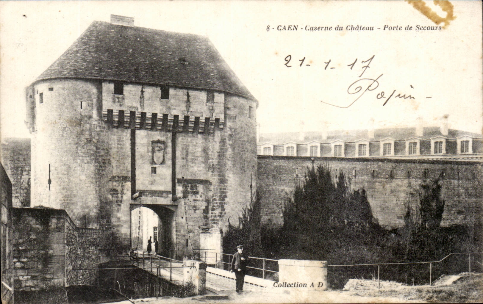 CPA Caen Caserne du chateau Porte de secours 