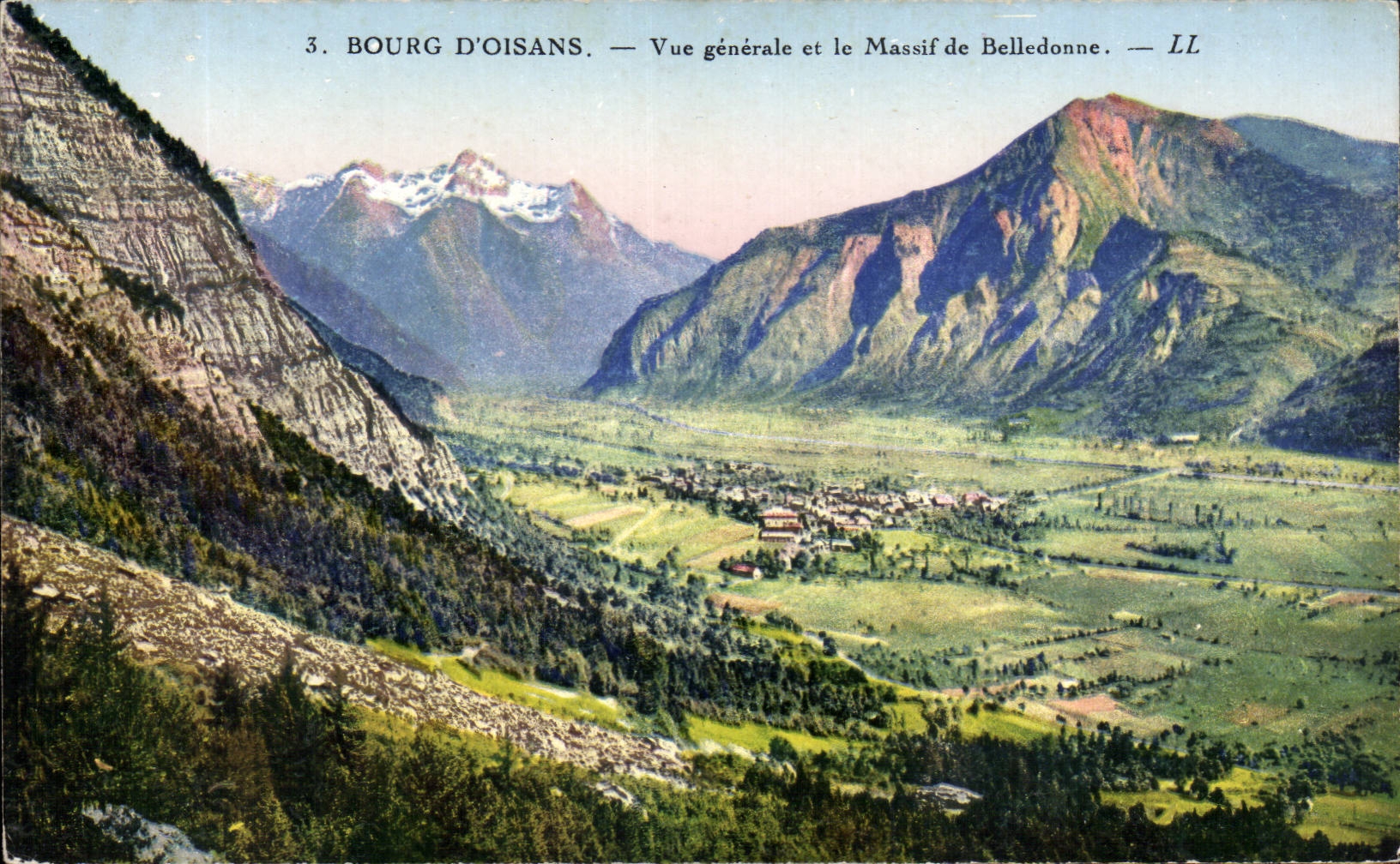 CPA Bourg d Oisans Vue generale et le massif de Belledonne