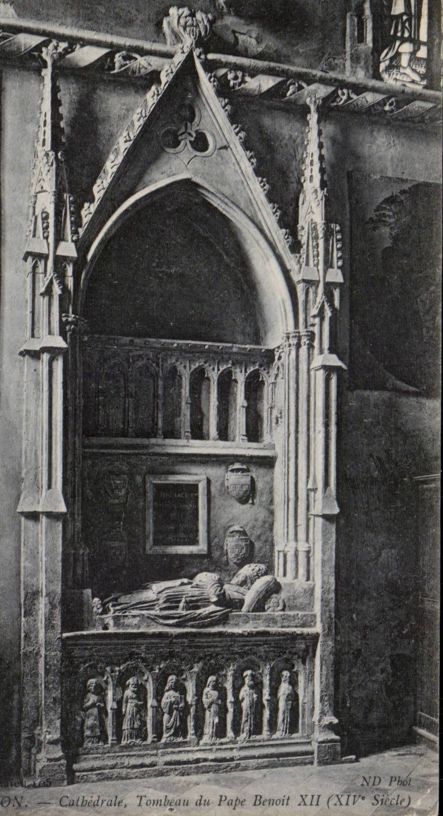 CPA Avignon Cathedrale Tombeau du pape Benoit XII