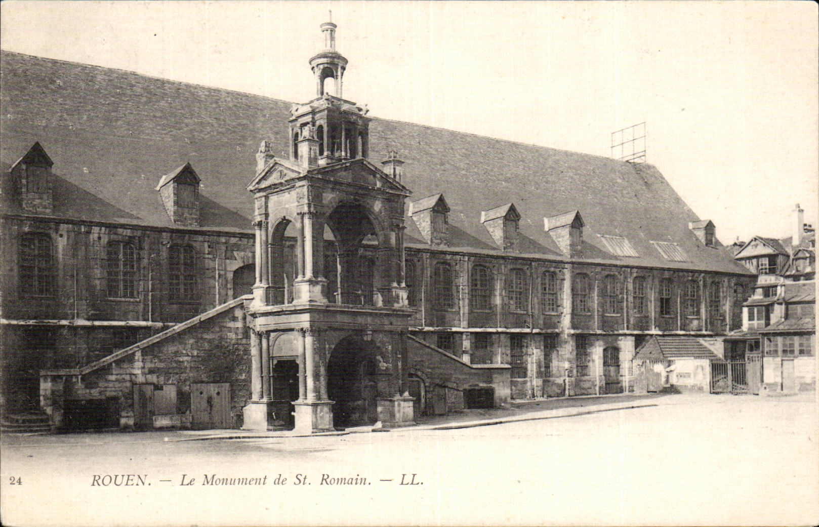 CPA Rouen Le monument de St Romain 
