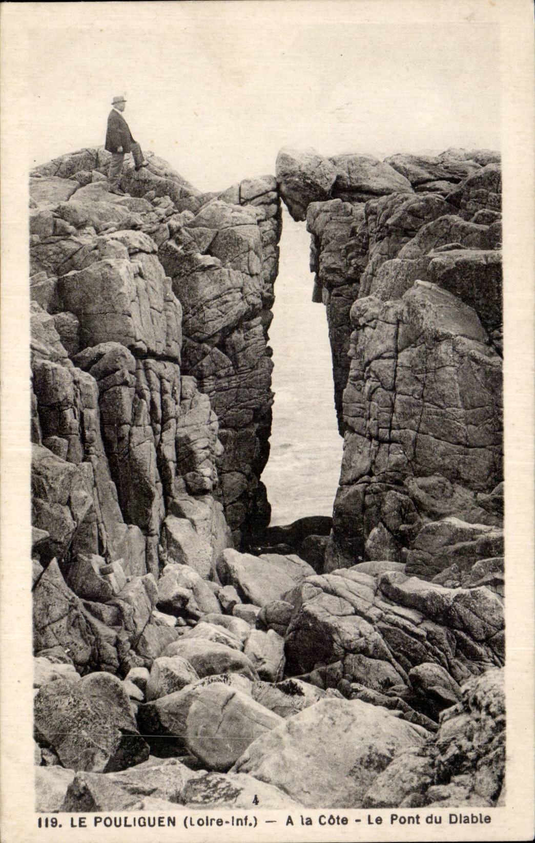 CPA le Pouliguen A la cote Le pont du diable
