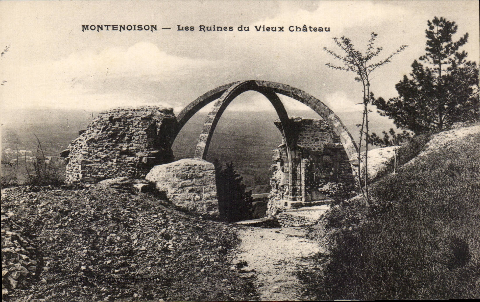 CPA Montemoison Les ruines du vieux chateau