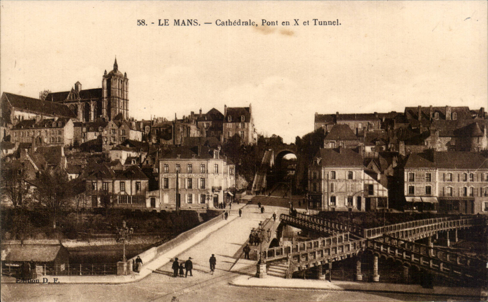 CPA Le Mans Cathedrale Pont en X et tunnel