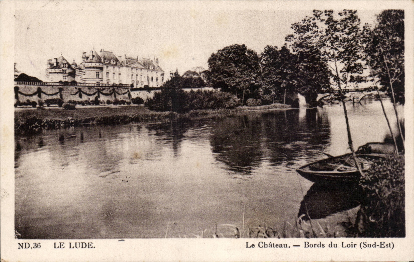 CPA Le Lude Le chateau Bords du Loir