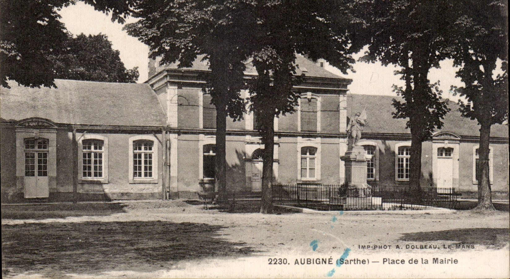 CPA Aubigne Place de la mairie