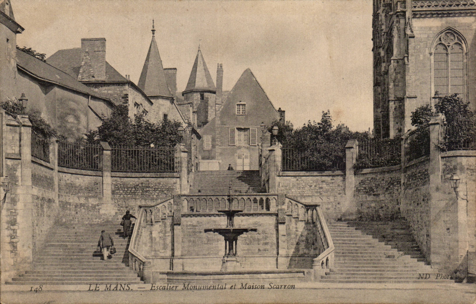 CPA Le Mans Escalier monumental et Maison Scarron