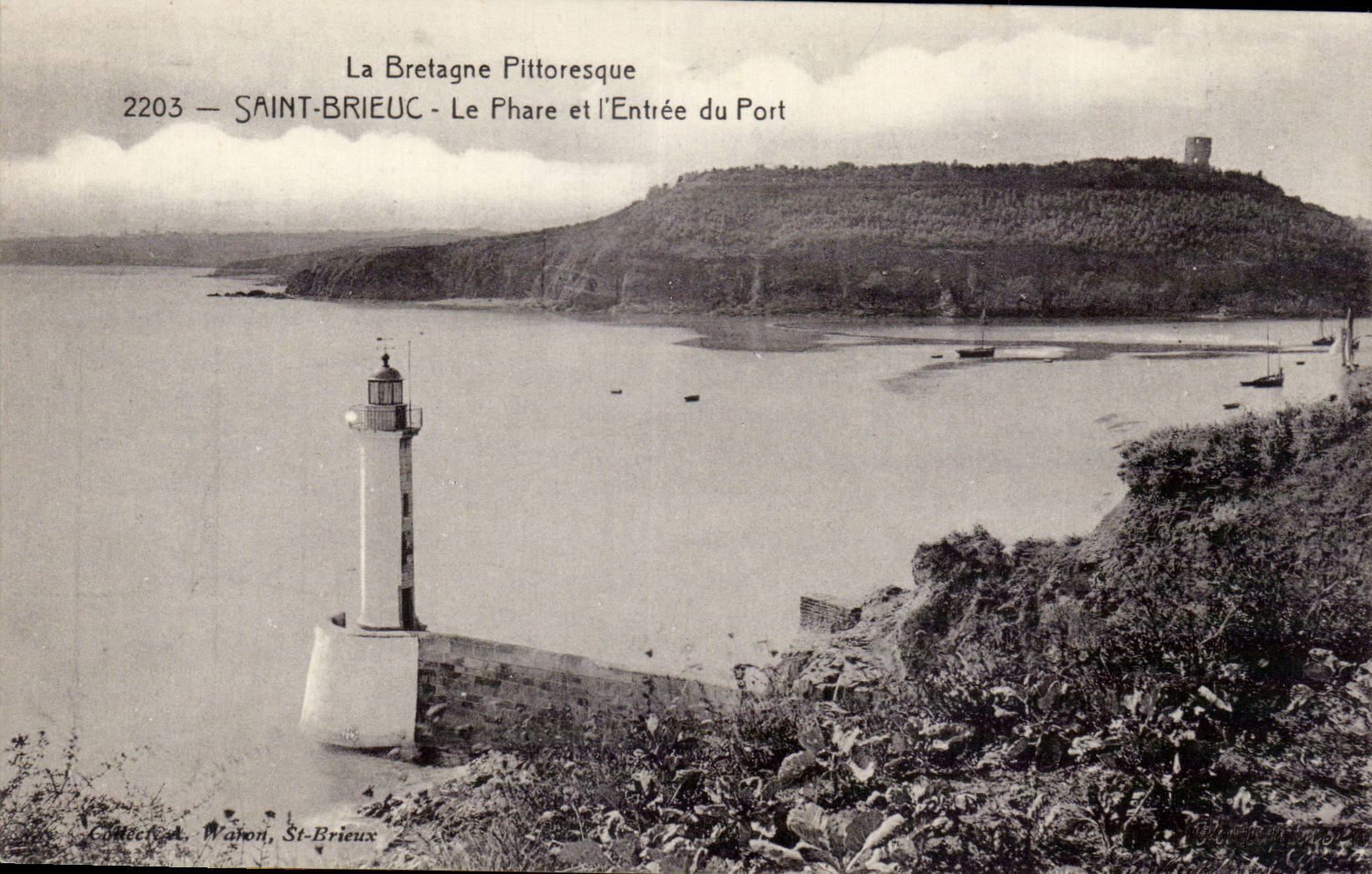Saint-Brieuc — Le Phare et l'Entrée du Port — Collection A. Wahon
