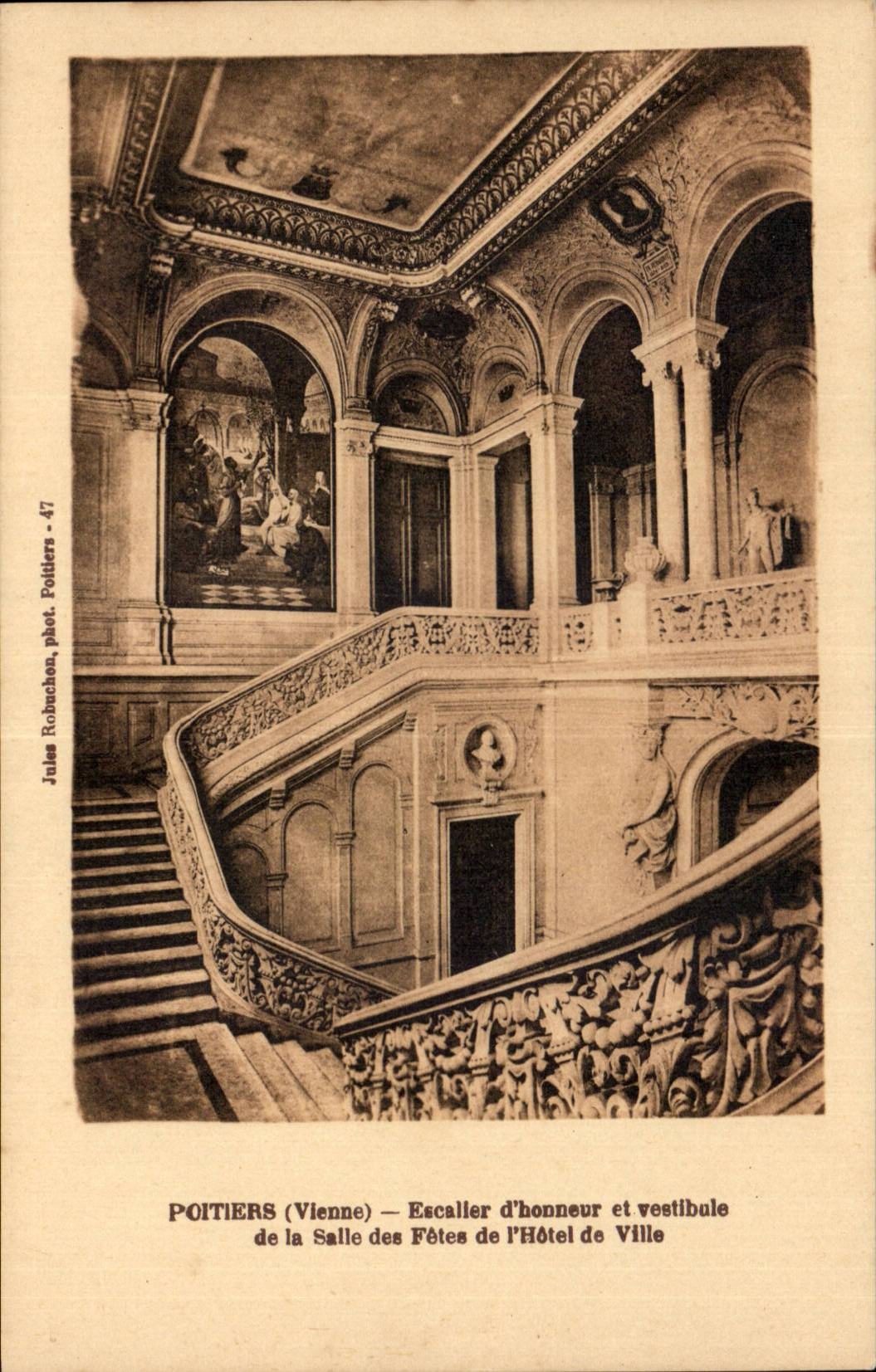 Poitiers (Vienne) — Escalera de honor y vestíbulo de la Sala de Fiestas del Ayuntamiento — Jules Robachon, fot. Pottiers - 47