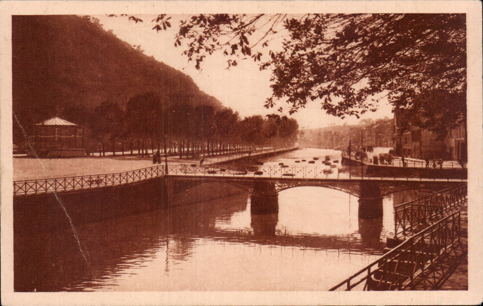 CPA Quimper Le mont Frugy Les allees de Locmaria