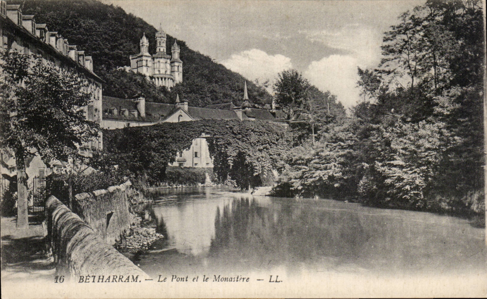 CPA Betharram Le pont et le monastere
