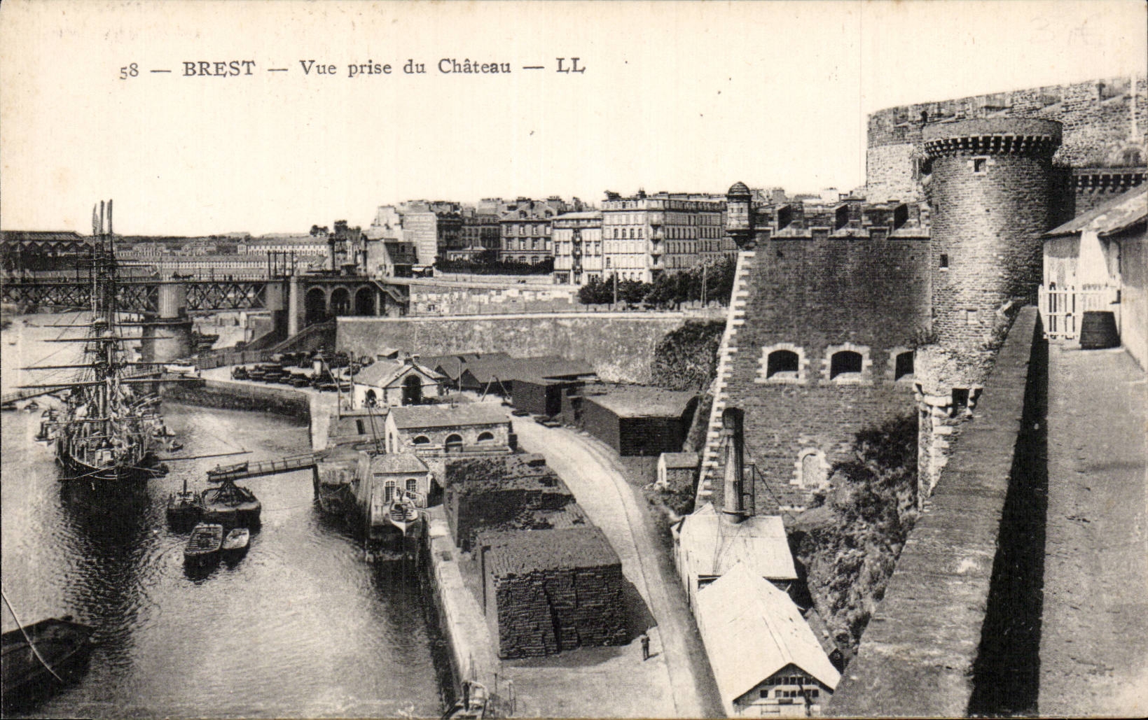 CPA Brest Vue prise du chateau
