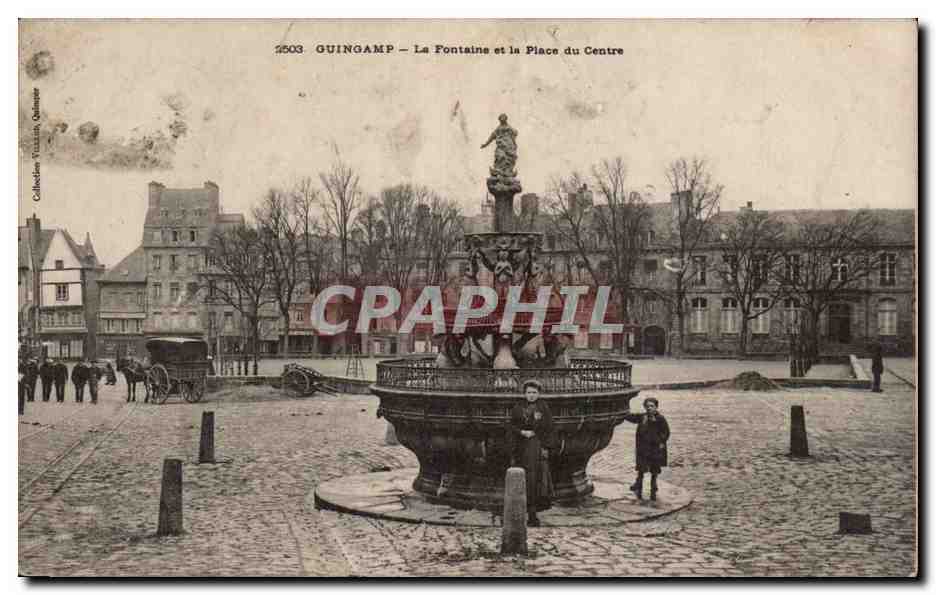 CPA Guingamp La fontaine et la place du centre