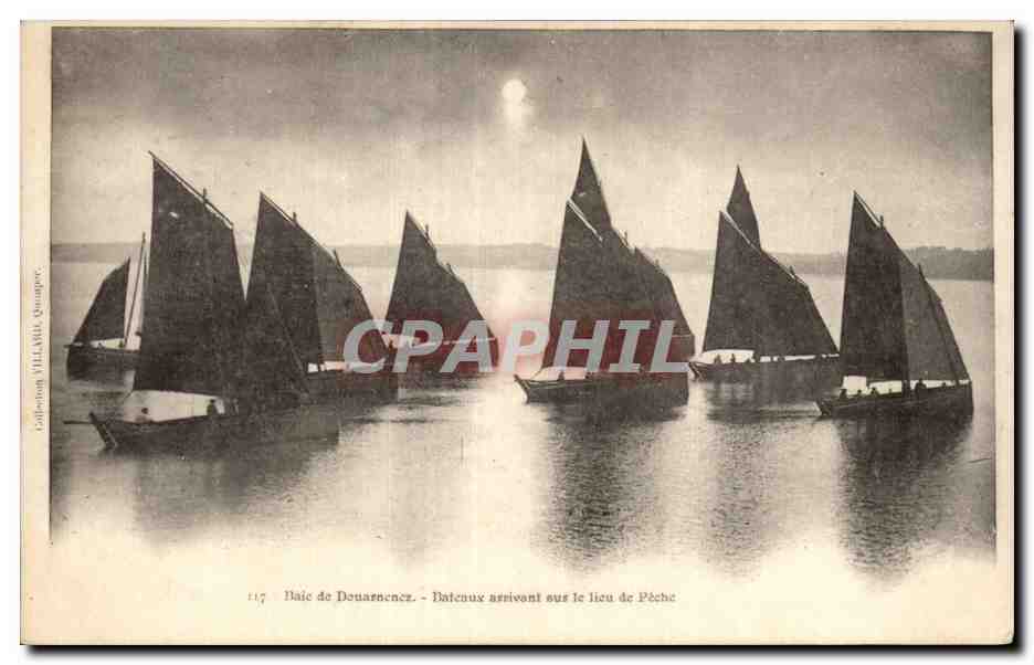 CPA Baie de Douarnenez Bateaux arrivant sur le lieu de peche 