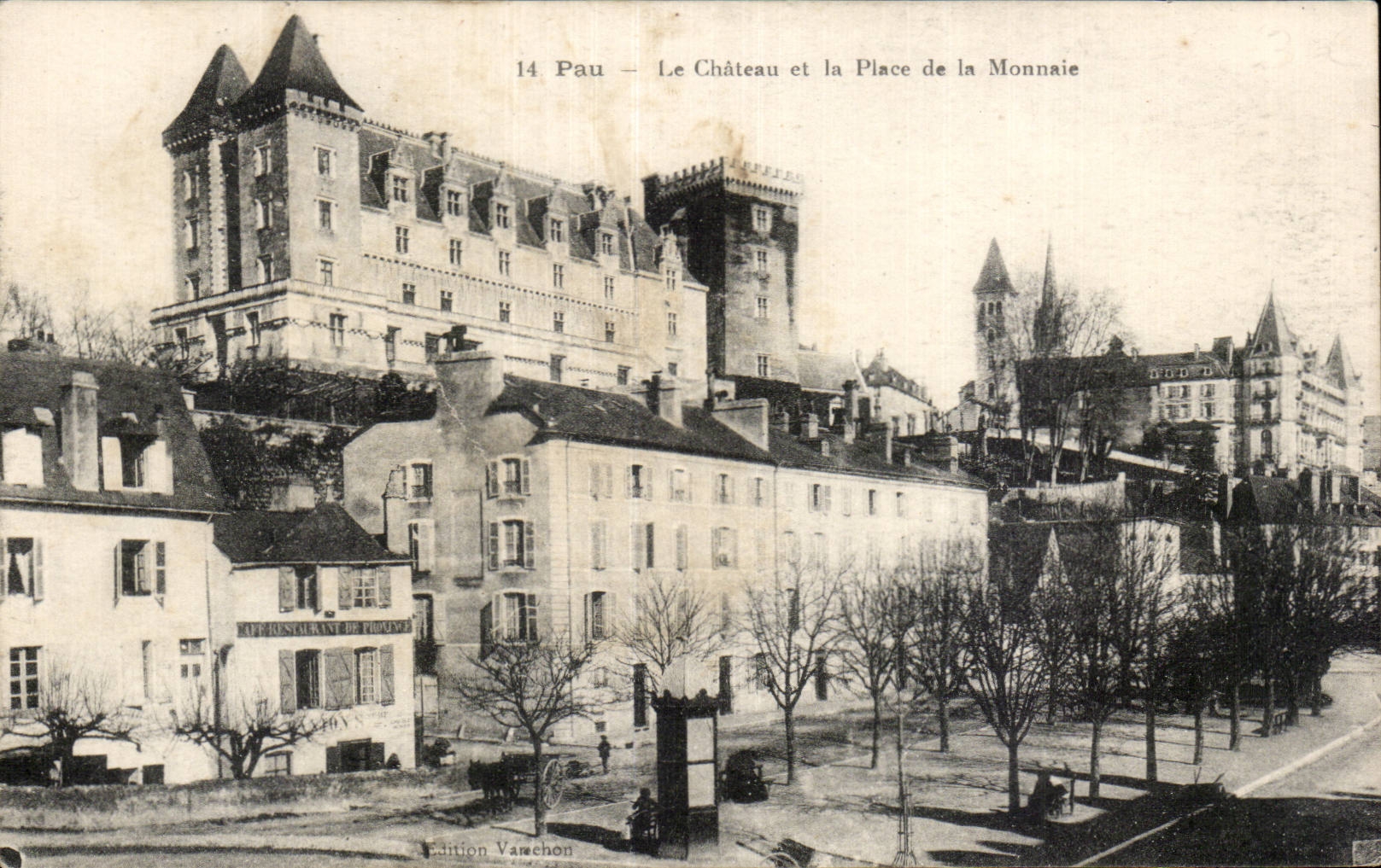 Pau — Le Château et la Place de la Monnaie — Édition Varchon
