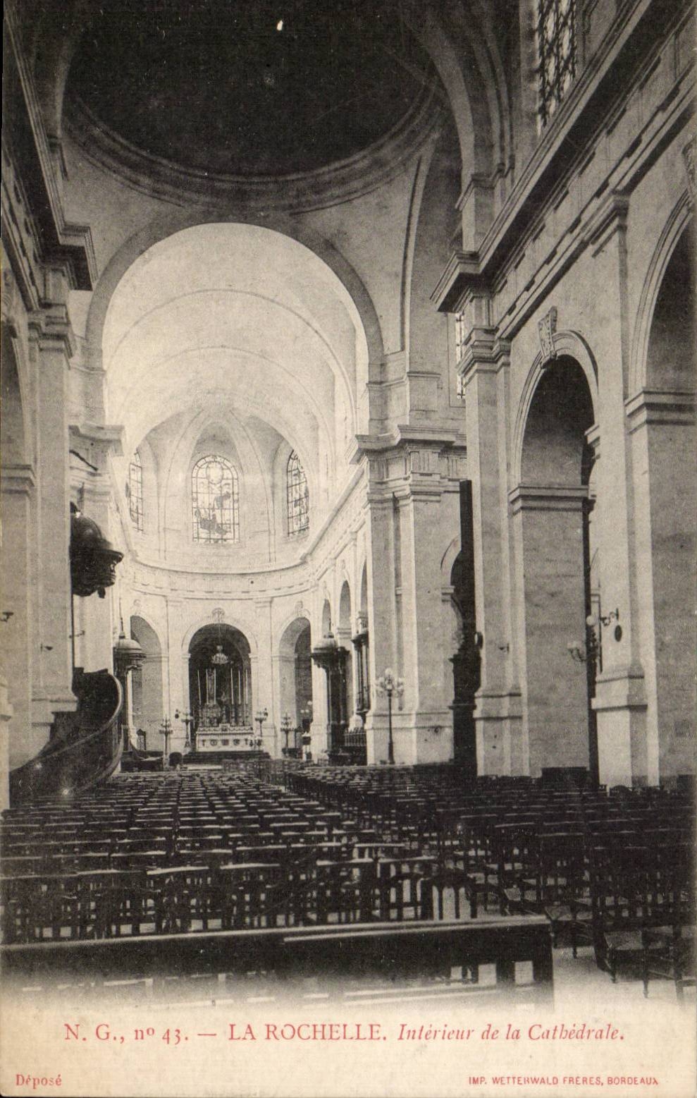 CPA La Rochelle Interieur de la cathedrale