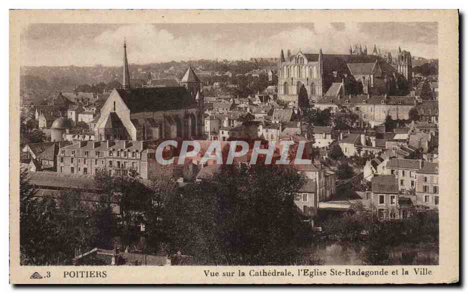 CPA Poitiers Vue sur la cathedrale L eglise Ste Radegonde et la ville