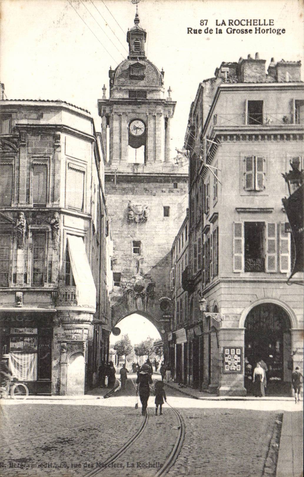 CPA La Rochelle Rue de la grosse holorge 