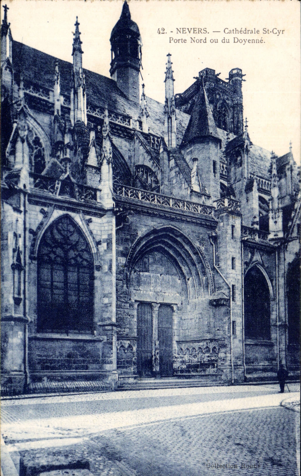 CPA Nevers Cathedrale St Cyr Porte nord ou du doyenne