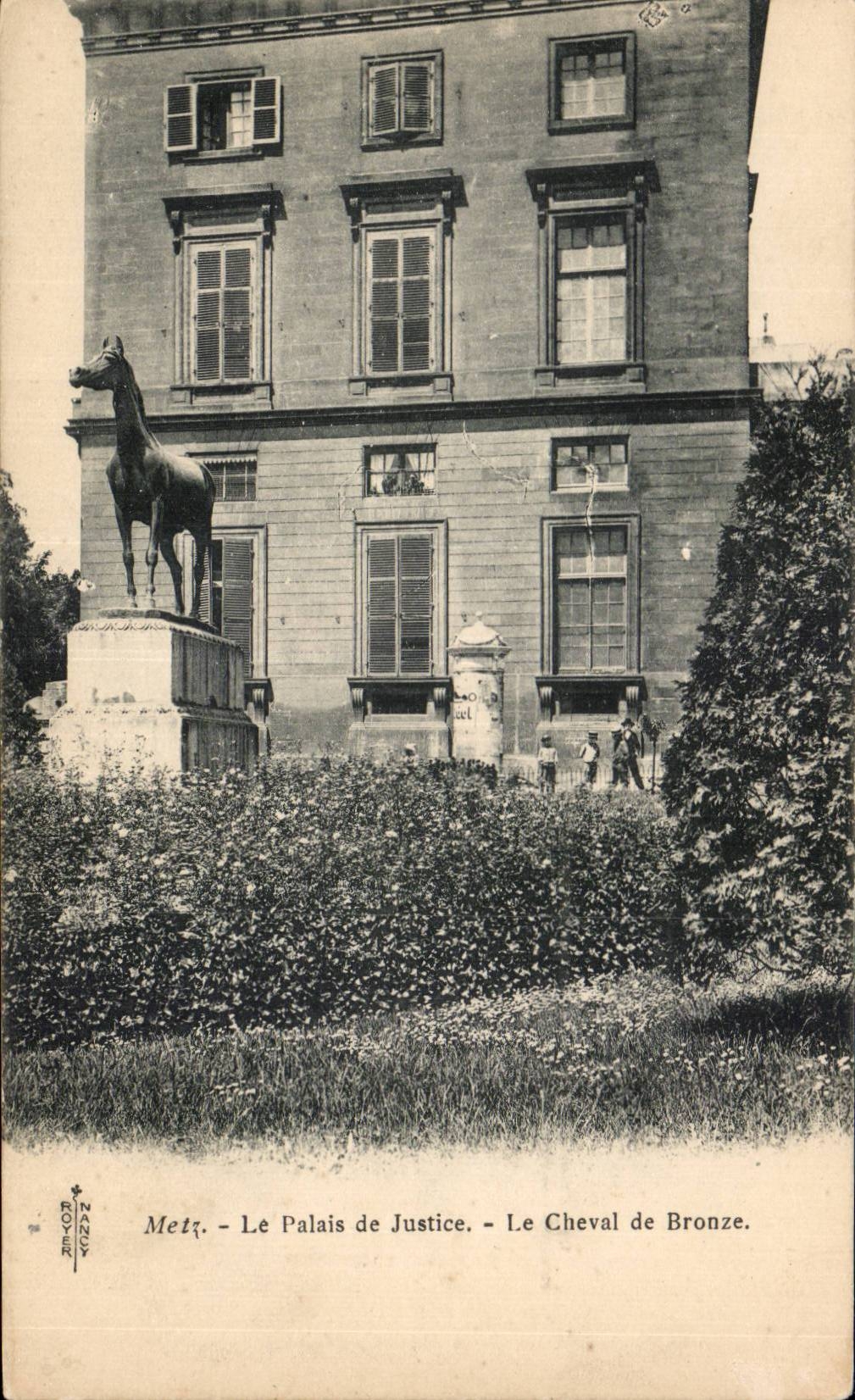 CPA Metz Le palais de justice Le cheval de bronze