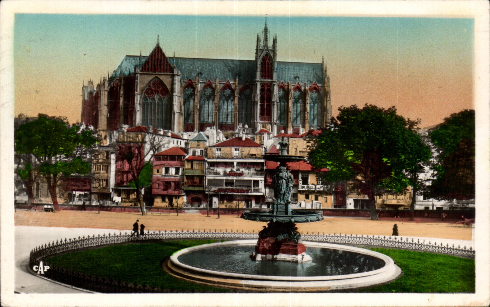 CPA Metz Place de la Comedie et la cathedrale