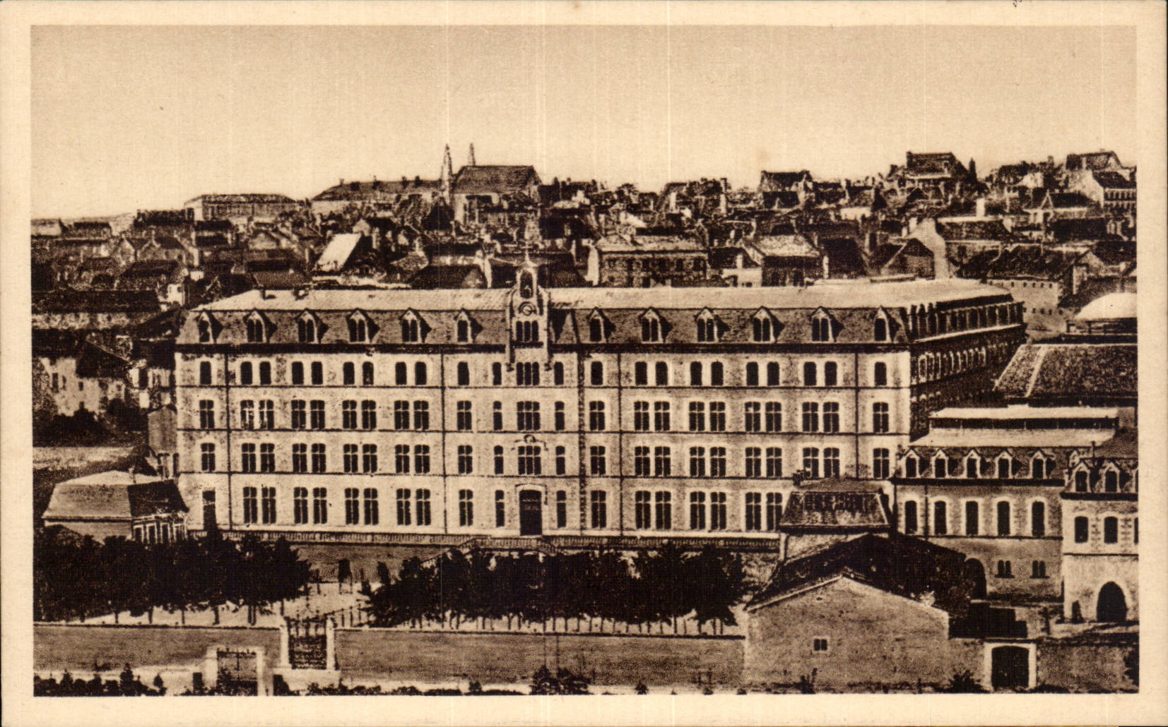Le Collège Saint-Joseph — Poitiers (Vienne) — Vue générale prise à l'Est — A. Poitiers (Vienne) — J. Robuchon