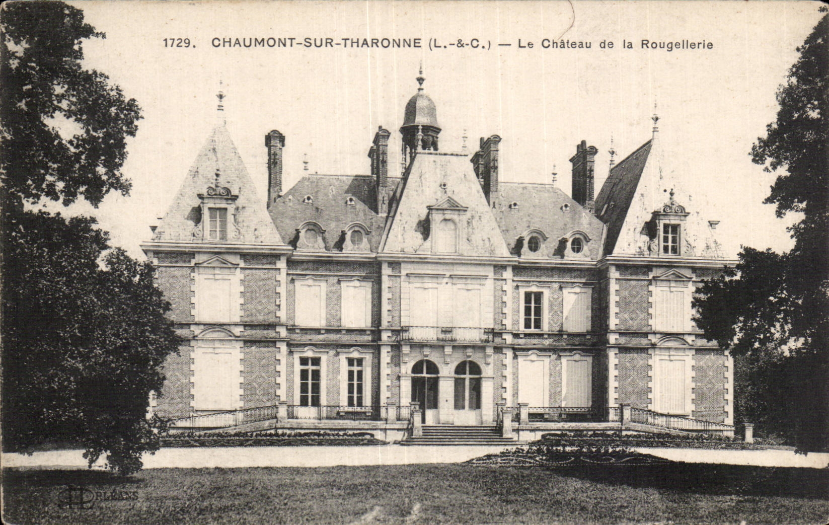 Chaumont-sur-Tharonne (L.&C.) — Le Château de la Rougellerie