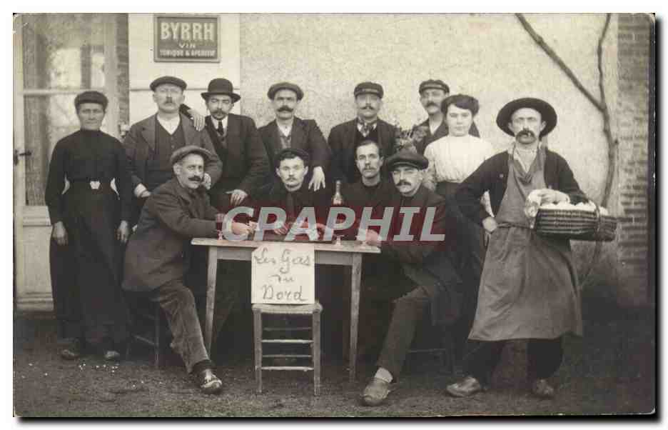 CARTE PHOTO Folklore - Costumes - Les Gars du Nord - Byrrh - Alcool CPA 