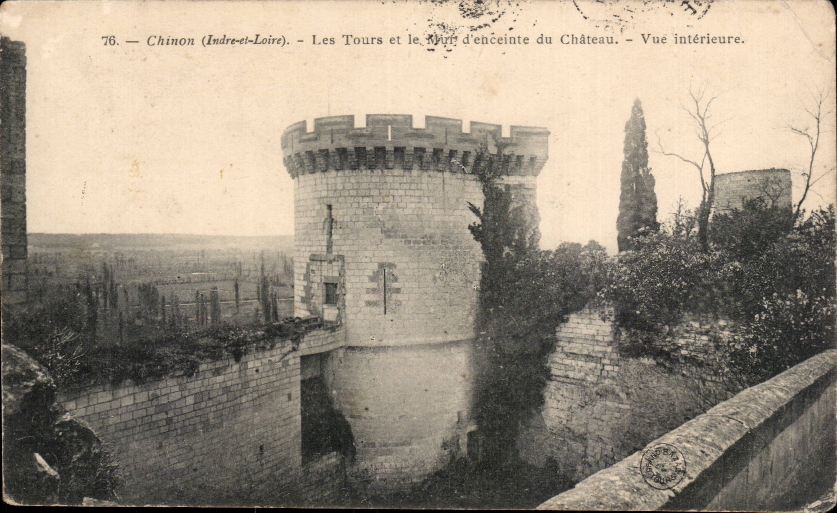 Chinon - Les Tours du Chateau - CPA 