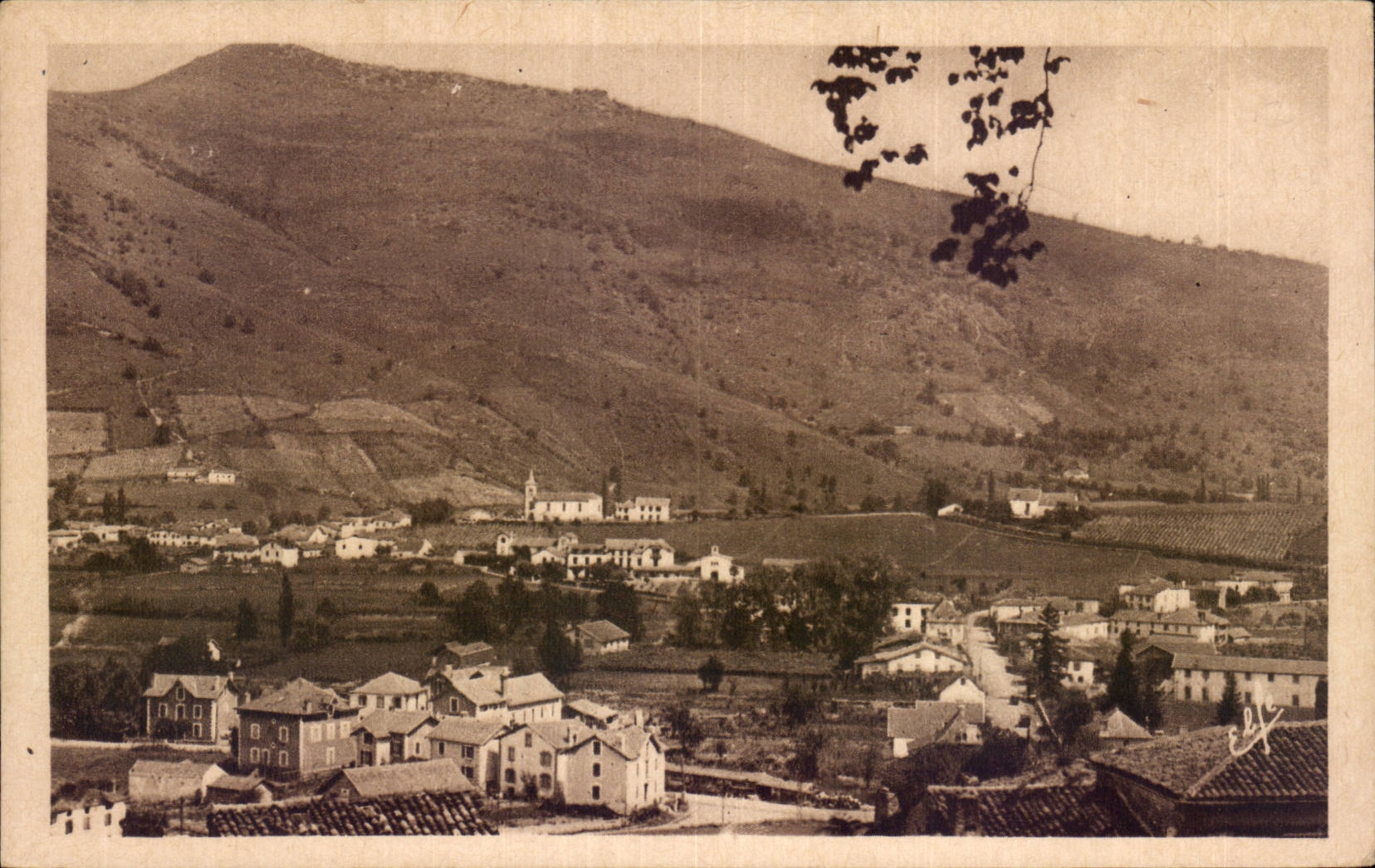 Ispoure and Saint-Jean-Pied-de-Port - Valley of the Nive - Éditions Laououche frères