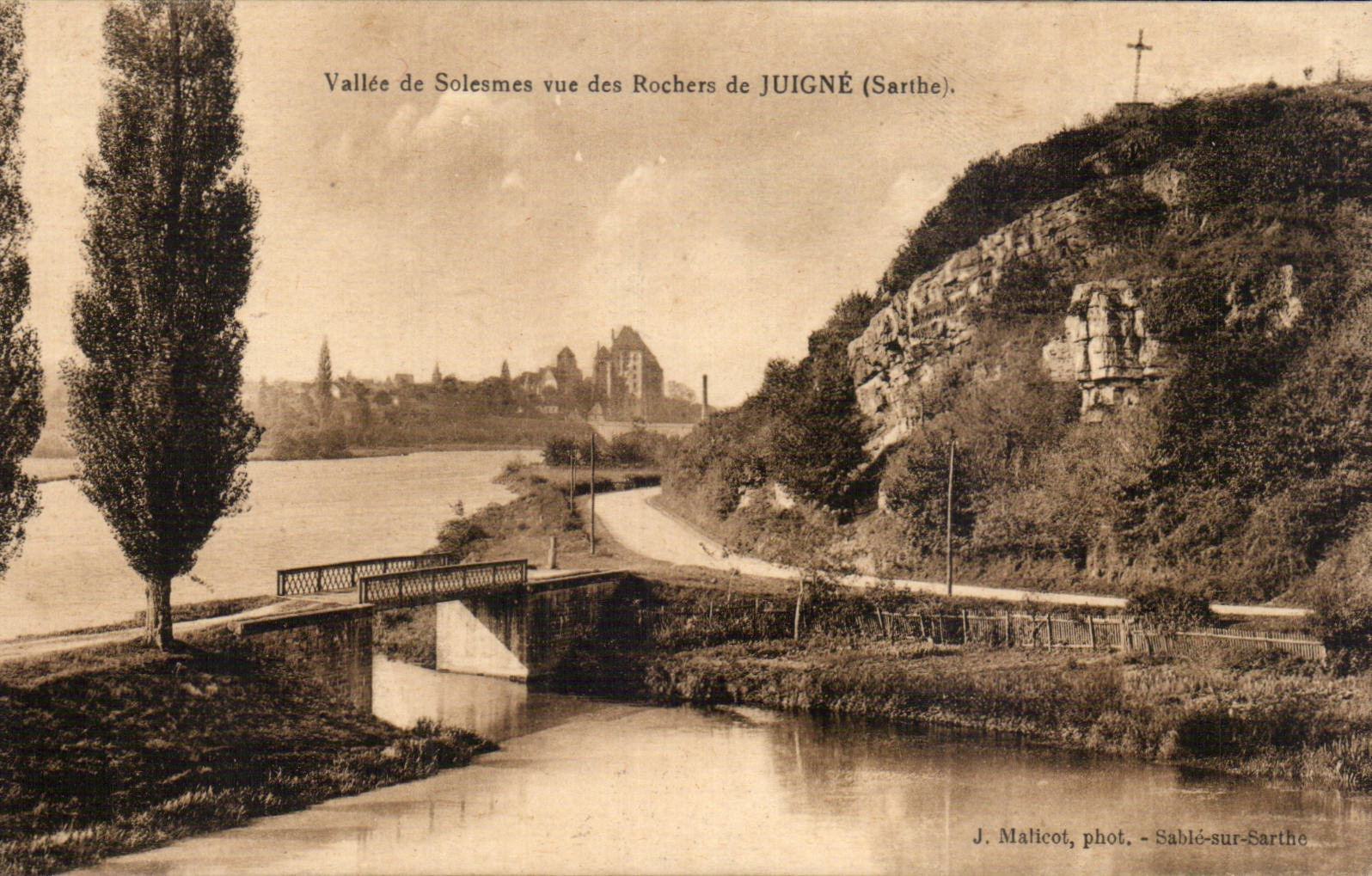 Vallee de Solesmes - vue des Rochers de Juigne - CPA 