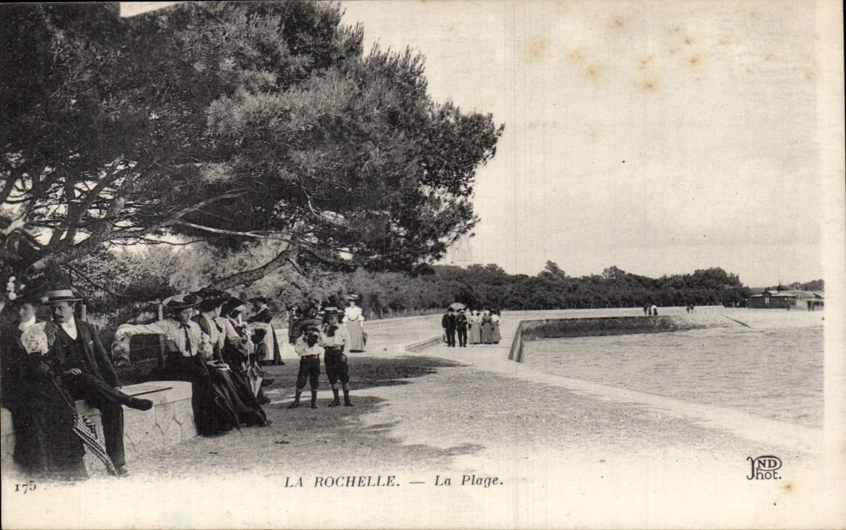 La Rochelle — La Plage — ND Phot.