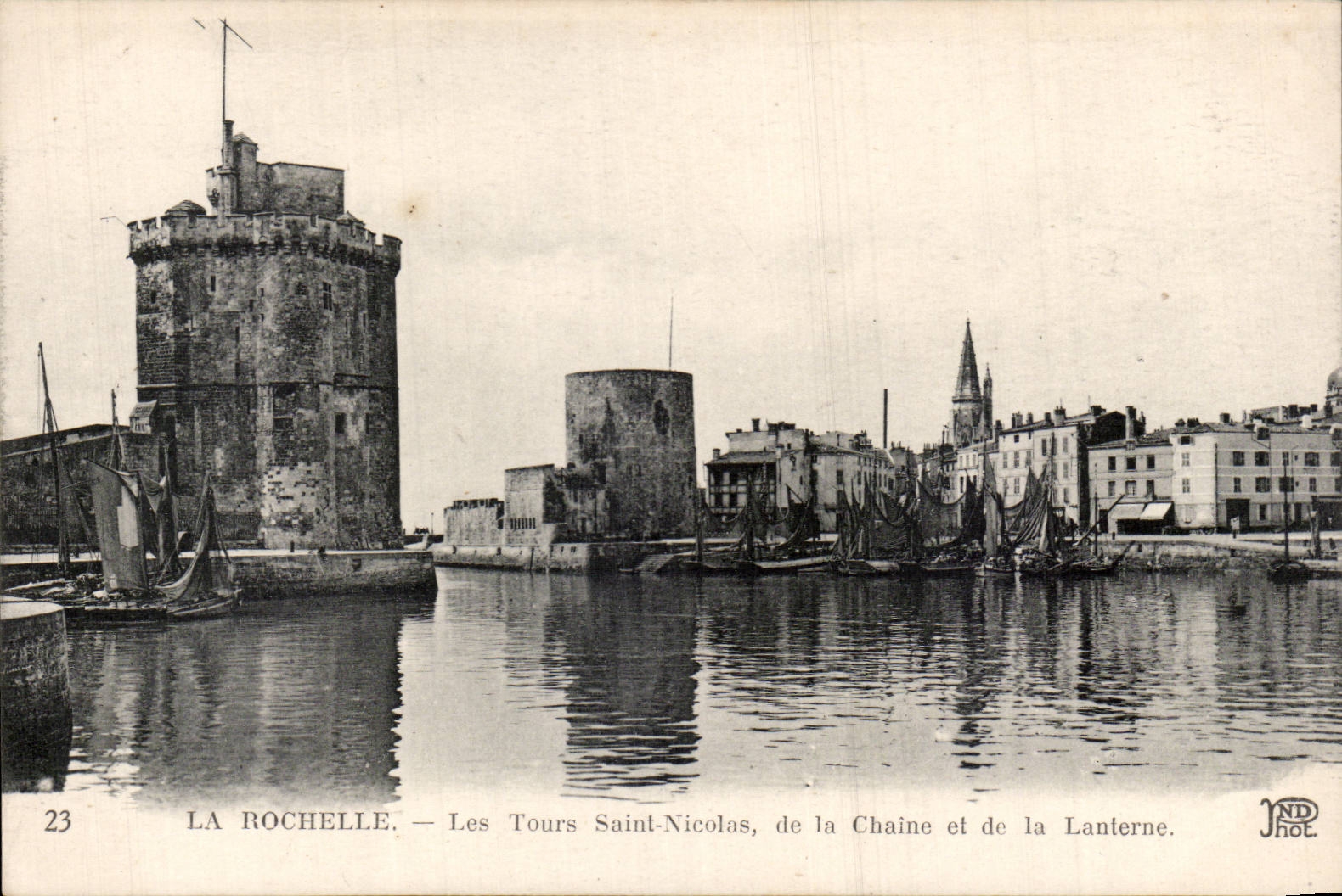 La Rochelle — Les Tours Saint-Nicolas, de la Chaîne et de la Lanterne — ND Phot.